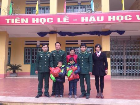Những vòng tay yêu thương