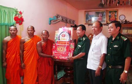 BĐBP An Giang chúc Tết cổ truyền Chôl Chnăm Thmây tại các điểm chùa dân tộc Khmer