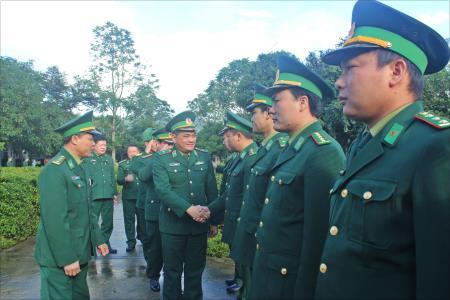 Thiếu tướng Lê Thái Ngọc thăm, chúc Tết quân và dân miền Tây Nghệ An
