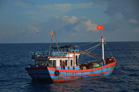Bốn cha con cùng ra khơi giữ chủ quyền