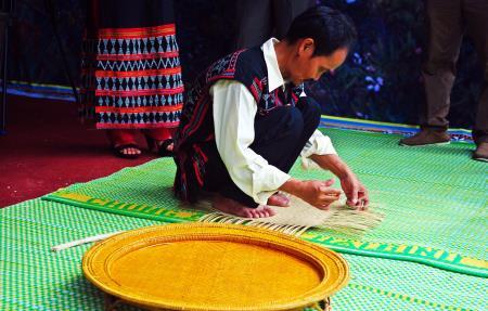 Kỹ thuật đan mâm cơm của người Cơ Tu