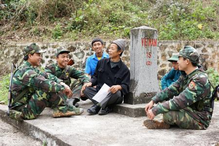 “Cột mốc sống” nơi biên cương Sen Thượng