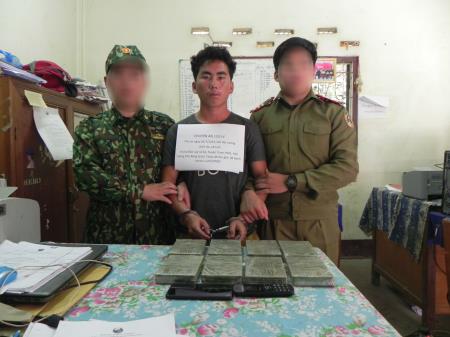 Bắt giữ 3 đối tượng người Lào cùng 8 bánh heroin, 30.000 viên ma túy tổng hợp