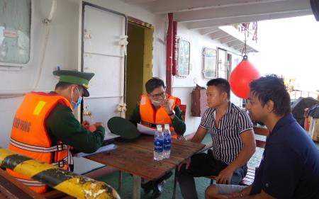 Phát hiện thuyền viên người nước ngoài lên bờ trái phép