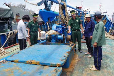 Bắt vụ vận chuyển 110.000 lít dầu DO không rõ nguồn gốc