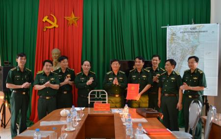 Trung tướng Phạm Huy Tập làm việc với Đồn BP Sầm Sơn, Thanh Hóa