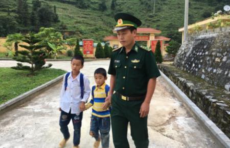 Chuyện về người "cậu ruột" của hai học trò nghèo