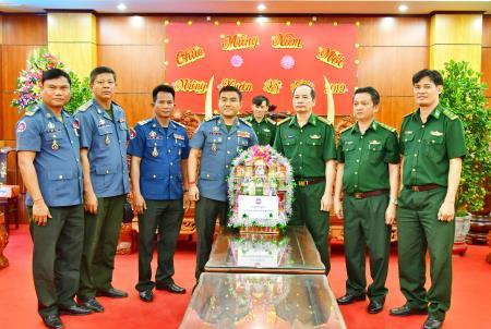 Lãnh đạo các tỉnh của Campuchia thăm, chúc tết BĐBP Bình Phước