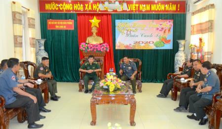 Bộ Tư lệnh Hiến binh Quân đội Hoàng gia Campuchia thăm, chúc tết BĐBP Long An
