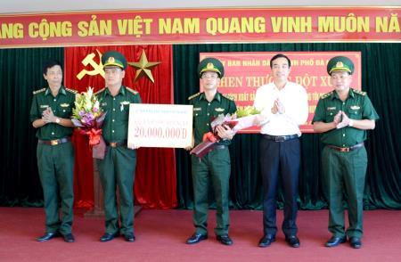 Khen thưởng đột xuất thành tích đấu tranh phòng chống ma túy của BĐBP