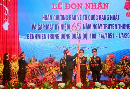 Bệnh viện TƯQĐ 108 đón nhận Huân chương Bảo vệ Tổ quốc hạng Nhất