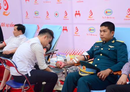 "Lễ hội Xuân hồng" 2017 tiếp nhận gần 10.000 đơn vị máu