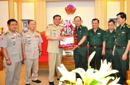 Công an tỉnh Svay Rieng chúc tết Cơ quan thường trực Bộ Tư lệnh BĐBP