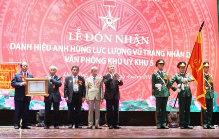 Văn phòng Khu ủy Khu 5 đón nhận danh hiệu Anh hùng lực lượng vũ trang nhân dân