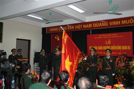 Đón nhận Huân chương Chiến công hạng Ba