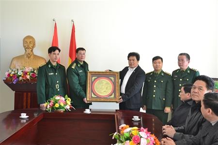 Đoàn công tác Uỷ ban Dân tộc thăm, chúc Tết Đồn BP Lũng Cú Hà Giang
