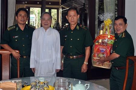 Chúc tết nguyên lãnh đạo Đảng, nhà nước