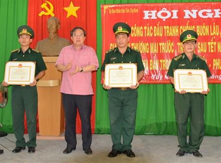 Sơ kết công tác đấu tranh chống buôn lậu, gian lận thương mại trên địa bàn trọng điểm