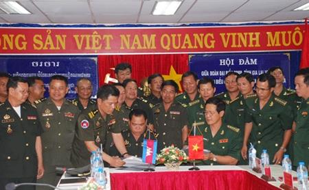 BĐBP Gia Lai hội đàm với Bộ Chỉ huy Quân sự tỉnh Ra-ta-na-ki-ri, Cam-pu-chia