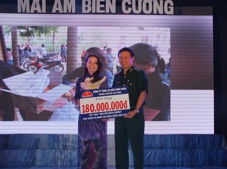 Nữ doanh nhân hướng về biên giới, biển đảo