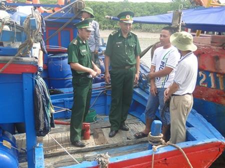 Sát cánh cùng ngư dân bảo vệ chủ quyền biển đảo