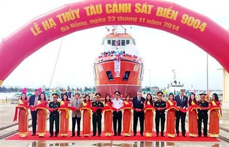 Hạ thủy tàu kéo CSB 9004 và đóng mới tàu DN2000 cho lực lượng Cảnh sát Biển