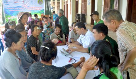 Ấm tình biên cương Việt - Lào