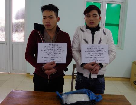 2 "khách du lịch" buôn ma túy đá