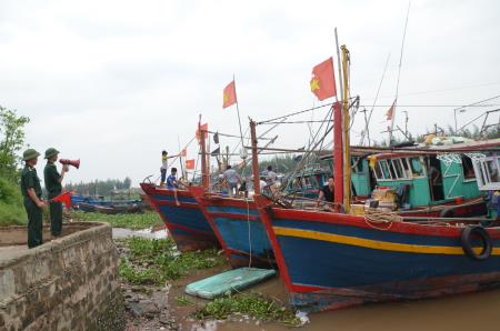 Tích cực kêu gọi tàu thuyền vào nơi tránh trú bão số 4