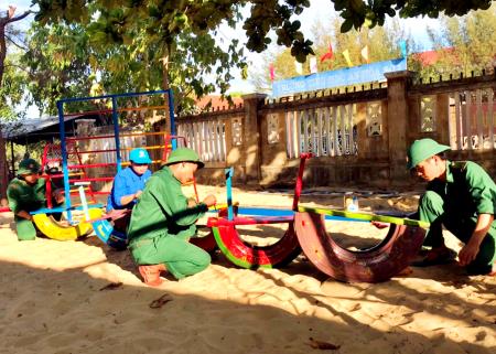 Tiếp sức cho học sinh nghèo đầu năm học mới