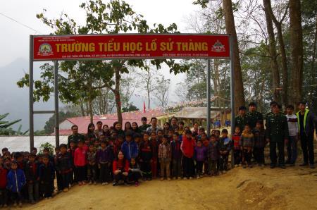 Công ty TNHH MTV đóng tàu Sơn Hải nhận đỡ đầu học sinh nghèo Lào Cai