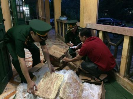 Thu giữ hơn 100kg nội tạng động vật tại khu vực biên giới sông Nậm Thi