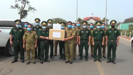 Trao tặng thực phẩm, vật tư y tế phòng, chống dịch Covid-19 cho lực lượng phòng chống ma túy Ty An ninh tỉnh Savannakhet