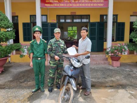 Đồn Biên phòng Lộc Thành bàn giao phương tiện bị trộm cắp cho chủ sở hữu