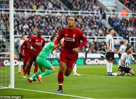 Barcelona thận trọng, Liverpool lội ngược dòng?