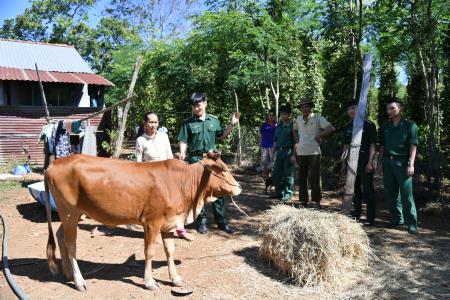 Chỗ dựa vững chắc cho nhân dân xã biên giới Hưng Phước