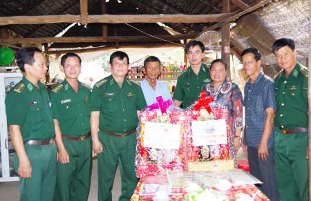 BĐBP Tây Ninh Chúc mừng tết Chôl Chnăm Thmây bà con Khmer huyện biên giới Châu Thành