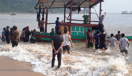 Kịp thời cứu 3 ngư dân gặp nạn trên biển Hà Tĩnh