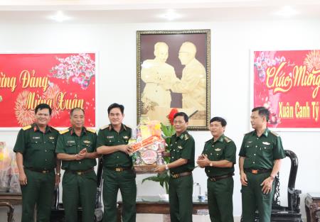 Bộ Tư lệnh Quân khu 9 chúc tết cán bộ, chiến sỹ BĐBP An Giang