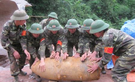 Những người lính “khoét núi, ngủ hầm”