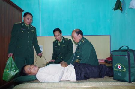 BĐBP TP Hải Phòng cứu hộ 10 thuyền viên bị nạn trên biển