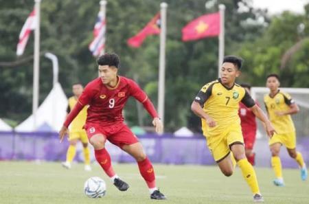 U22 Campuchia đánh rơi chiến thắng, Đức Chinh được truyền thông khen ngợi