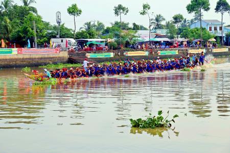 Đầy ắp niềm vui đua ghe ngo