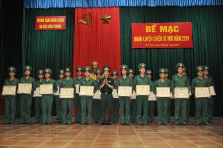 BĐBP các tỉnh, thành tổ chức bế mạc huấn luyện chiến sĩ mới