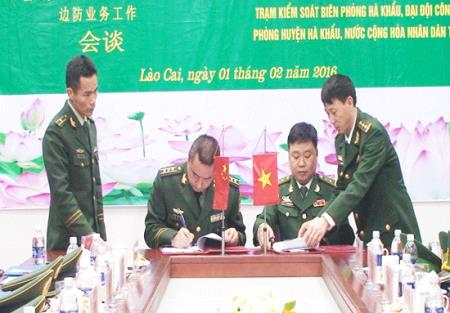 Hội đàm giữa Đồn BP CKQT Lào Cai và Trạm kiểm soát BP Hà Khẩu (Trung Quốc)