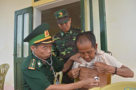 Vun đắp tình đoàn kết trên biên giới Việt - Lào