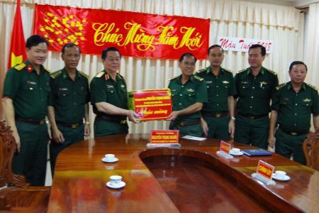Thượng tướng Nguyễn Trọng Nghĩa thăm, chúc Tết BĐBP Tiền Giang