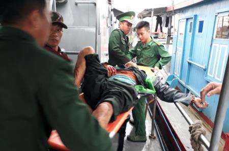 Nổ bình ga khi tàu đang đánh cá, 6 thuyền viên bị thương nặng
