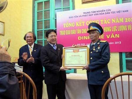 Thắng "giặc trời", về giữ hồn dân tộc