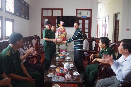 Lãnh đạo BĐBP Cà Mau làm việc và chúc Tết các huyện ủy ven biển